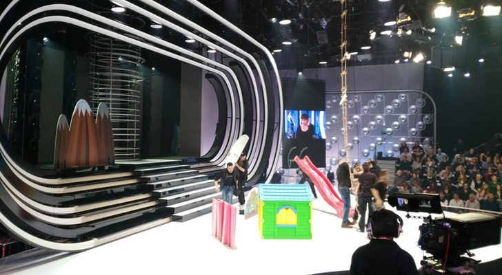 El equipo prepara la escenografía de la actuación de Yolanda Ramos en &#39;Tu cara me suena&#39;