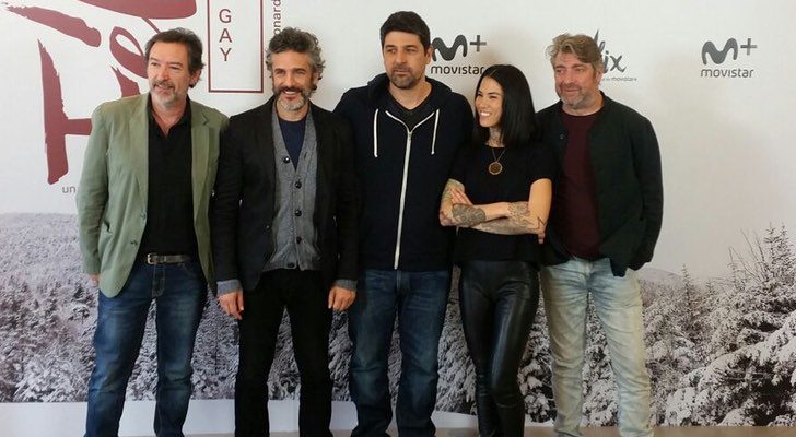 El director Cesc Gay, en el cnetro, junto al reparto de &#39;Félix&#39;