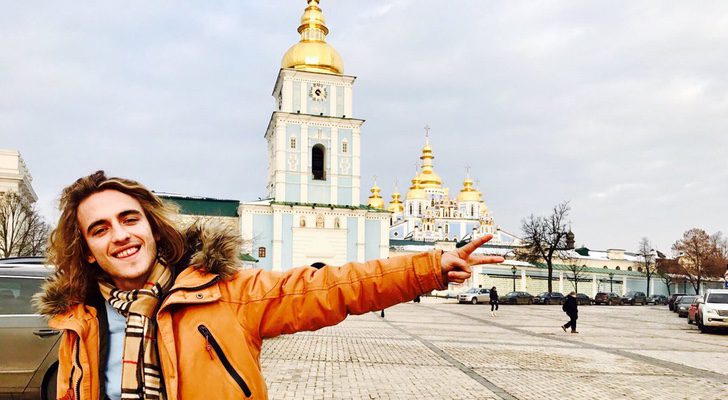 Manel Navarro durante su gira pre-eurovisiva por Ucrania