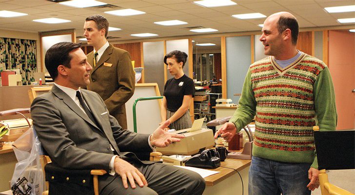 Matthew Weiner con Jon Hamm durante el rodaje de 'Mad Men'