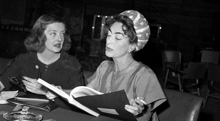 Bette Davis y Joan Crawford durante la lectura del guión