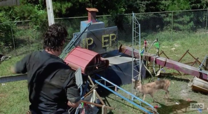 Captura de la escena del ciervo en 'The Walking Dead'