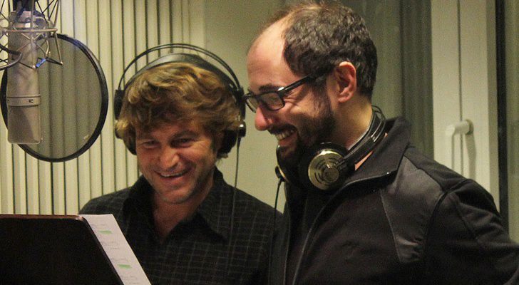 Iván Jara junto a Jordi Sánchez, doblando el cortometraje "Love Wars"