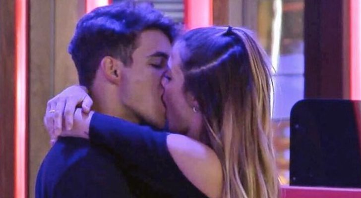 Alyson se besa con Antonio, uno de los gemelos brasileños, en 'GH VIP 5'