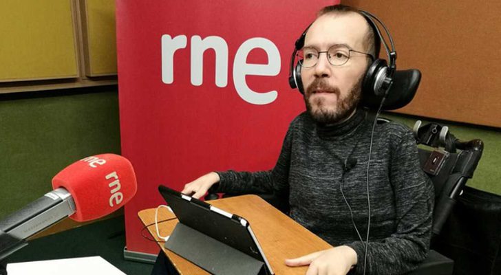 Pablo Echenique ante los micrófonos de RNE