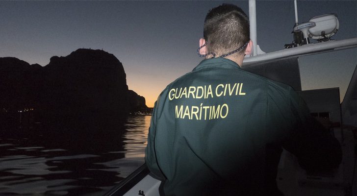 Agente de la Guardia Civil durante el rodaje de la segunda temporada de 'Control de fronteras'