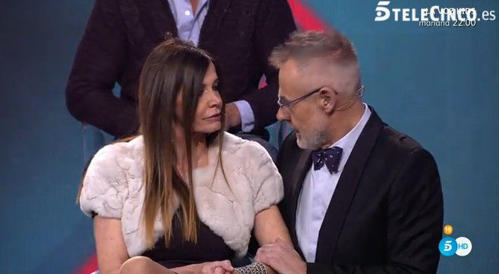 La madre de Marco junto a Jordi González