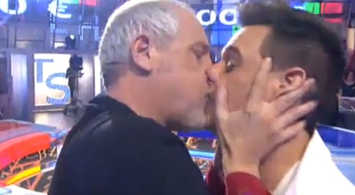 Jordi Rebellón "besa" a Christian Gálvez en 'Pasapalabra'