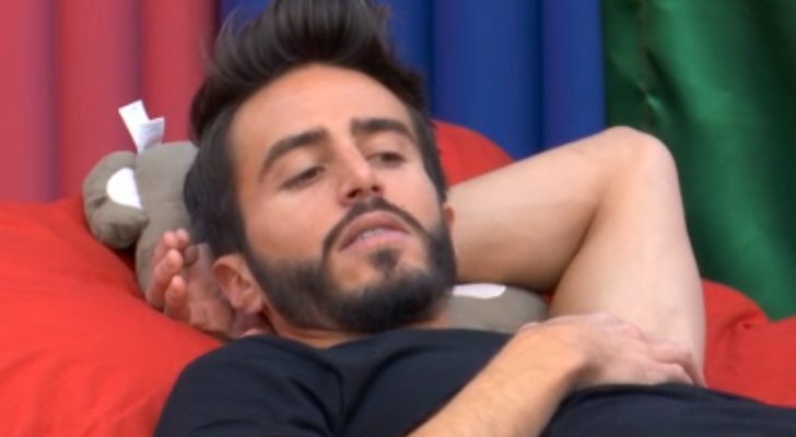 Marco Ferri pensativo tras la salida de Aylén Milla durante la gala 13 del reality