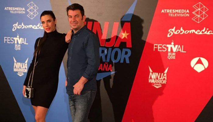 Pilar Rubio y Arturo Valls posan en la presentación de 'Ninja Warrior'