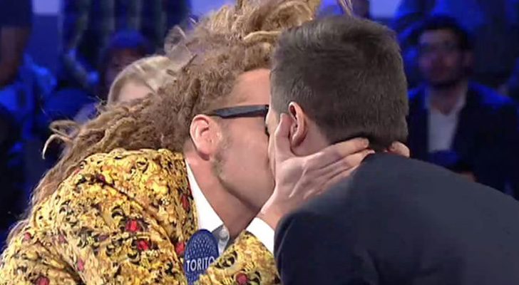 El beso de Torito y Christian Gálvez en 'Pasapalabra'