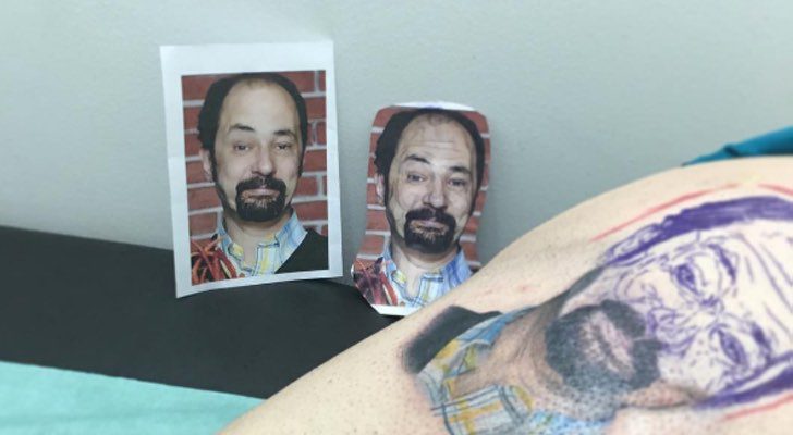 El tattoo de Antonio Recio en proceso de elaboración
