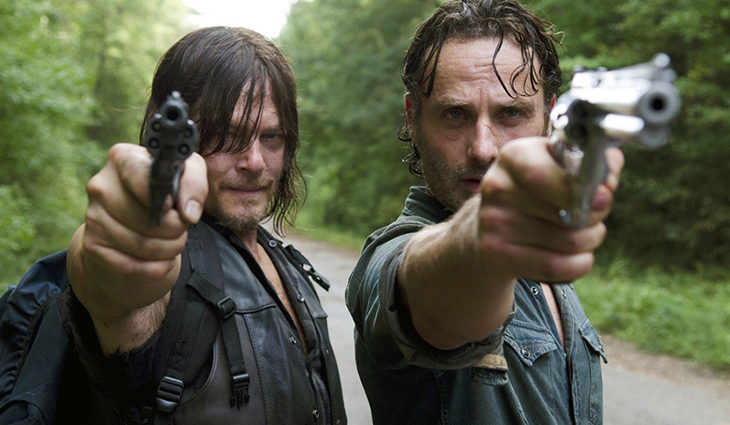 Imagen de uno de los capítulos de 'The Walking Dead' con dos de lso protagonistas
