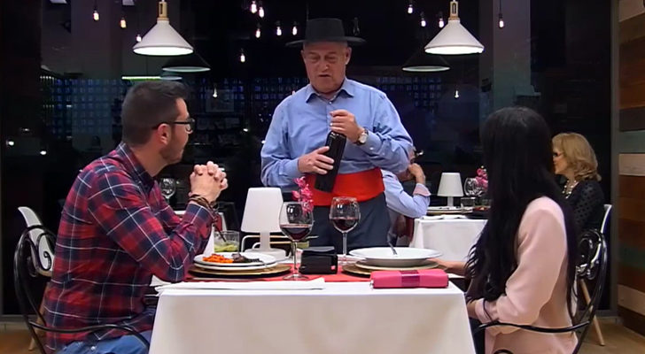 Juan se cuela en la cena de Omar y Noelia en 'First Dates'