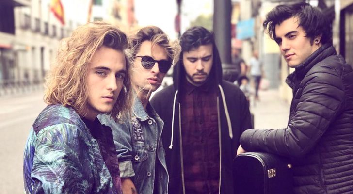 Manel Navarro junto a la banda que le acampará a Eurovisión