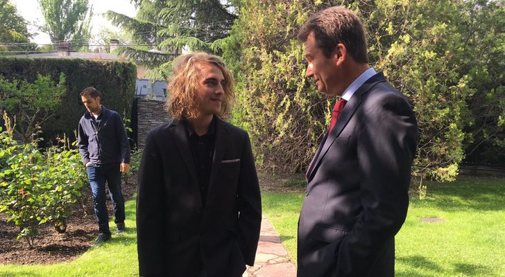 Manel Navarro y Anatoly Scherba, el embajador de Ucrania en España