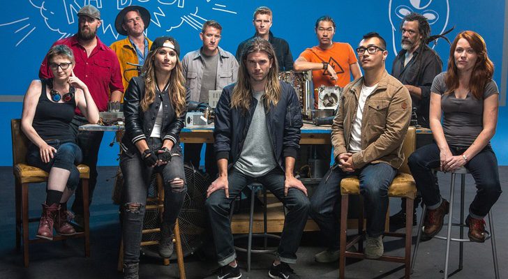 Kyle Hill junto a los concursantes de 'Cazadores de mitos: la nueva generación'
