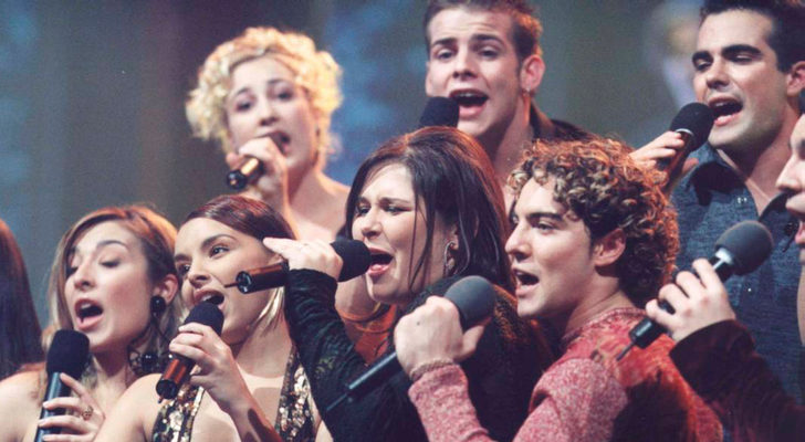 Los concursantes de &#39;OT 1&#39; cantando &quot;Mi música es tu voz&quot;