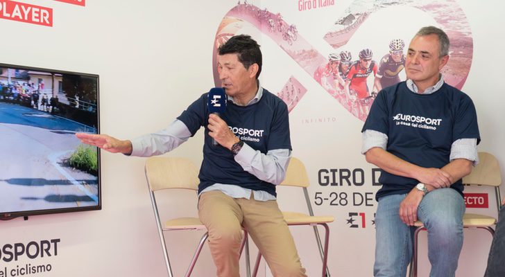 Eduardo Chozas y Josu Garai explicando las novedades que ofrecerá Eurosport para el Giro de Italia
