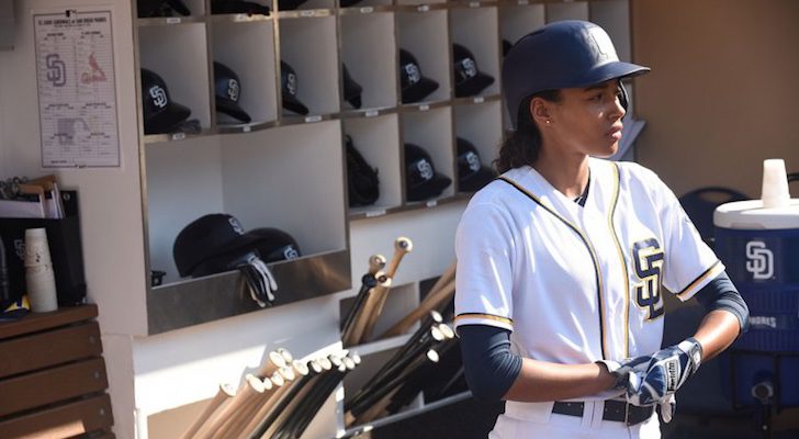 Kylie Bunbury como Ginny Baker en 'Pitch'