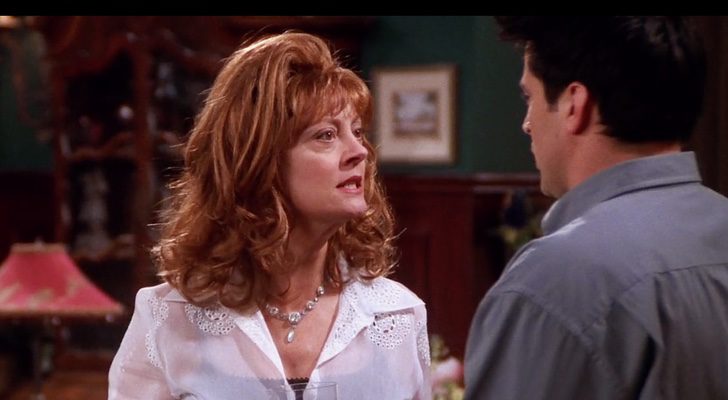 Susan Sarandon junto con Joey en el cameo que la actriz realizó en 'Friends'