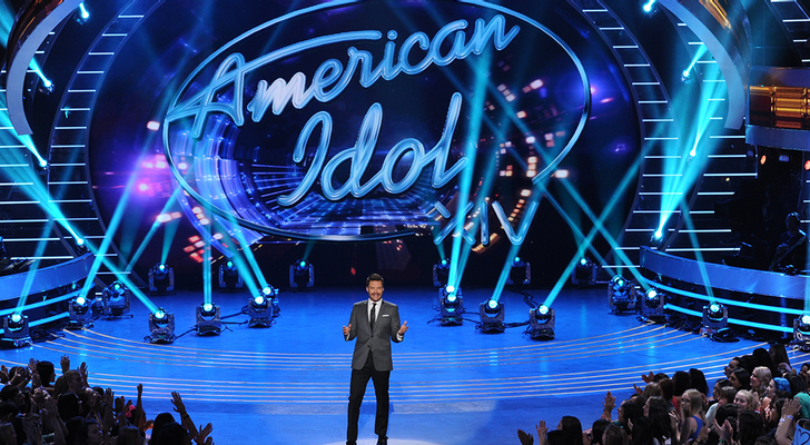 Ryan Seacrest en el plató de American Idol