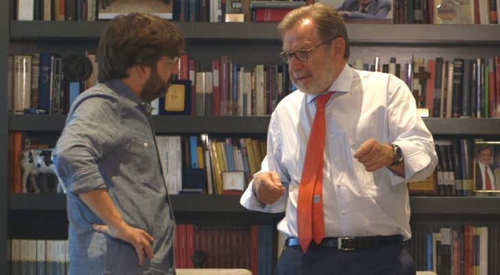 Évole entrevistando a Juan Luis Cebrián, presidente del Grupo Prisa