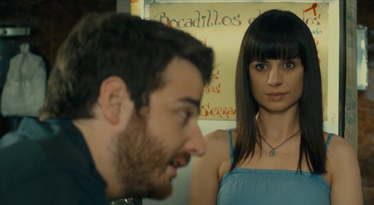 Gorka Otxoa y Miren Ibarguren en la película &quot;¿Estás ahí?&quot;