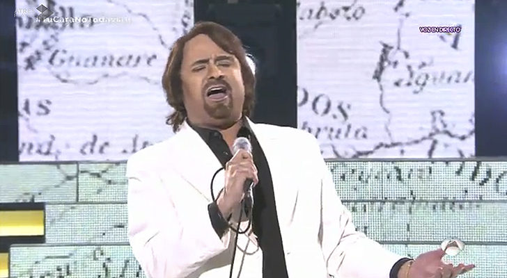 Manu Rodríguez como Nino Bravo en 'Tu cara no me suena todavía'