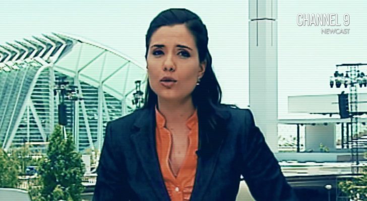 Presentadora de Canal 9 durante la cobertura sobre el accidente de metro de Valencia