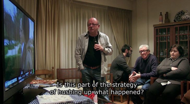 Víctimas del metro de Valencia siguiendo desde sus casas el programa que 'Salvados' dedicó al accidente