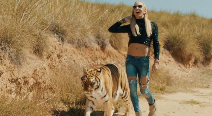 Aless Gibaja en su último videoclip