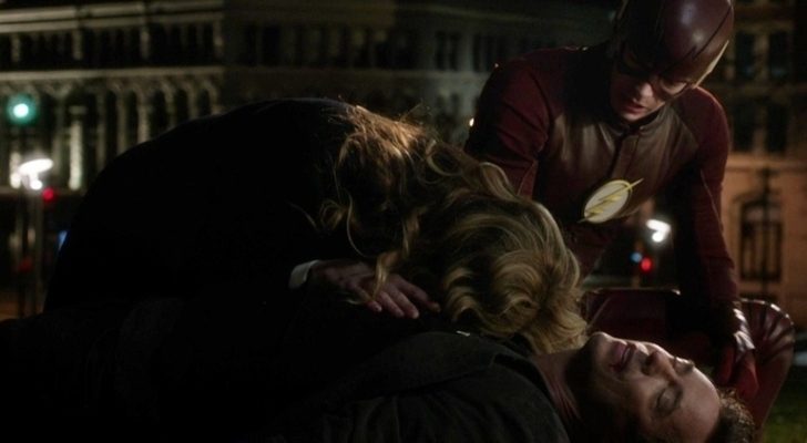 Los compañeros de Wells lloran su muerte en 'The Flash'