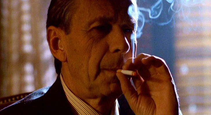 William B. Davis como El Fumador
