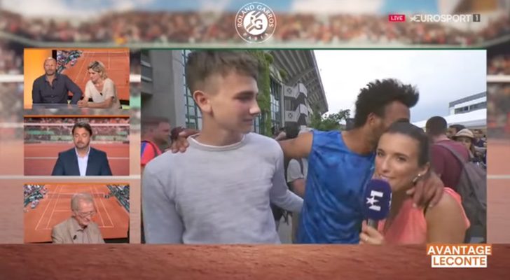 El tenista Maxime Hamou acosando a la reportera de Eurosport
