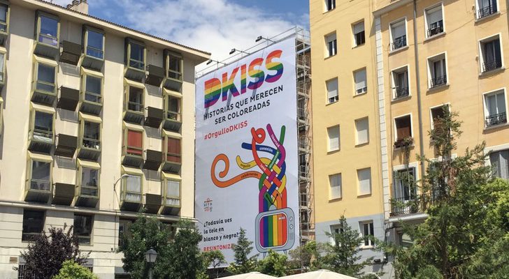 Cartel publicitario de DKISS