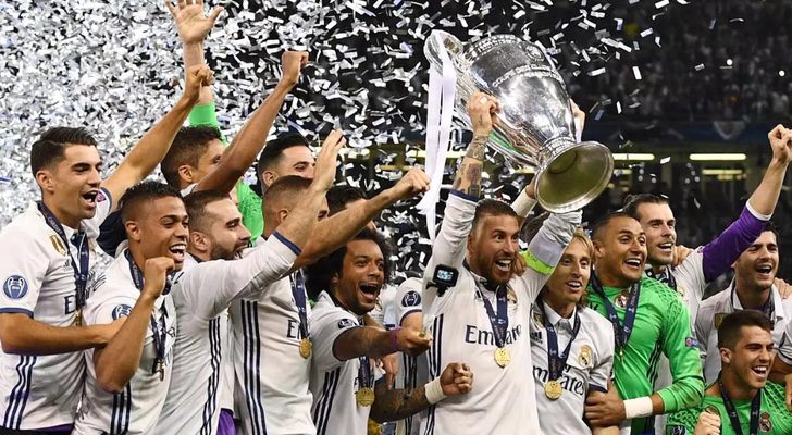 Los jugadores del Real Madrid celebran su victoria en la Champions League