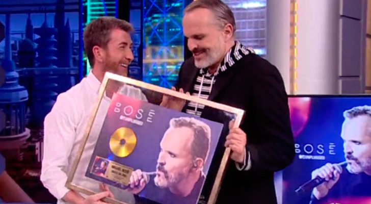 Miguel Bosé y Pablo Motos en 'El Hormiguero'