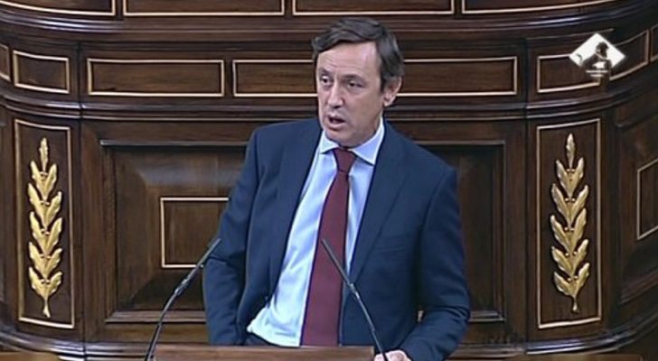 Rafael Hernando durante la moción de censura