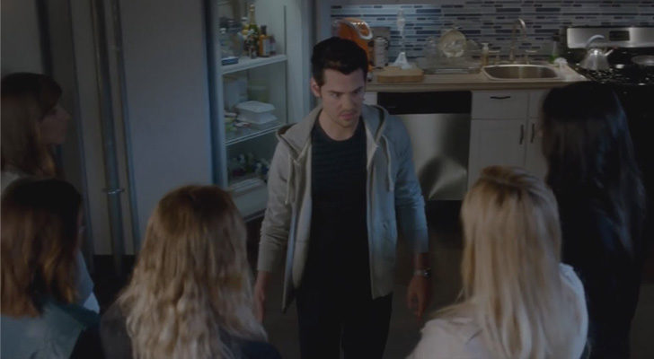 Lucas habla con las chicas