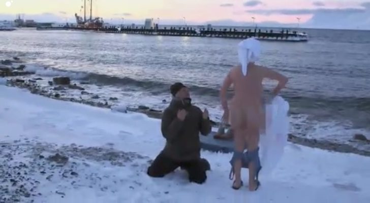 Mercedes Milá se quedó completamente desnuda al salir del Ártico