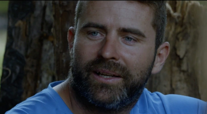 Raúl pone en duda que Anita no haya tenido tiempo para lavarse la ropa en dos semanas