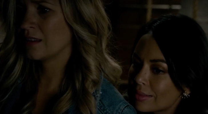 Mona asesinó a Charlotte