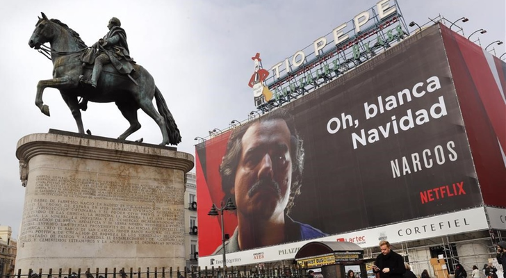 Pablo Escobar, protagonista del cartel promocional de 'Narcos' en Puerta del Sol