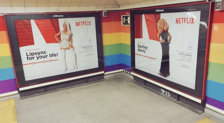 Imagen de la parada de Metro de Chueca con RuPaul