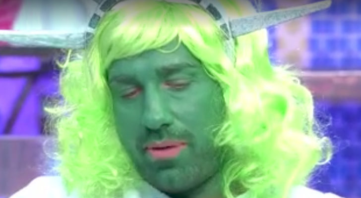 Rafa Mora acudió a 'Sálvame' vestido de la Estatua de la libertad