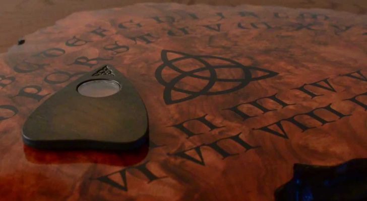 La ouija en 'Embrujadas'