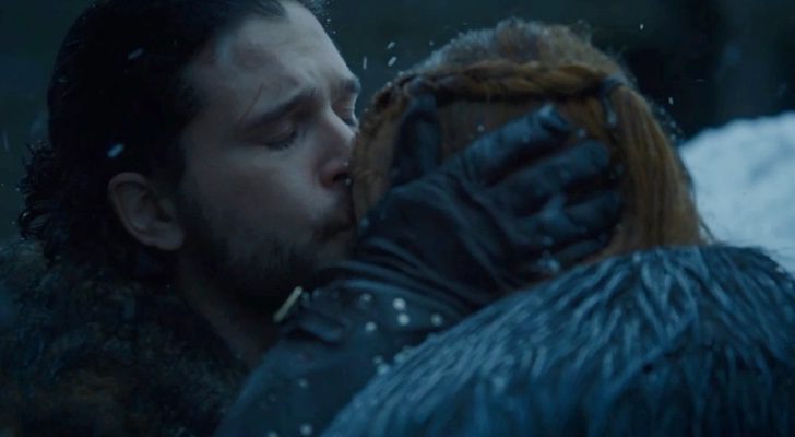 Jon Snow besa a Sansa Stark en la frente en 'Juego de Tronos'