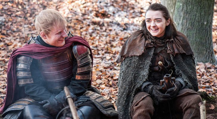 Ed Sheeran junto a Maisie Williams en 'Juego de Tronos'