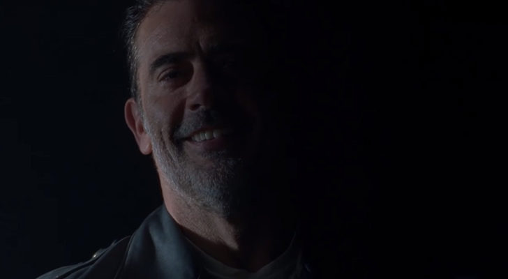 Negan amenaza al Padre Gabriel